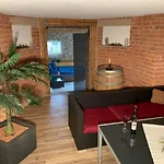 Wellness Mit Sauna Und Garten דירה