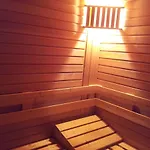 Wellness Mit Sauna Und Garten דירה