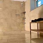 Wellness Mit Sauna Und Garten דירה